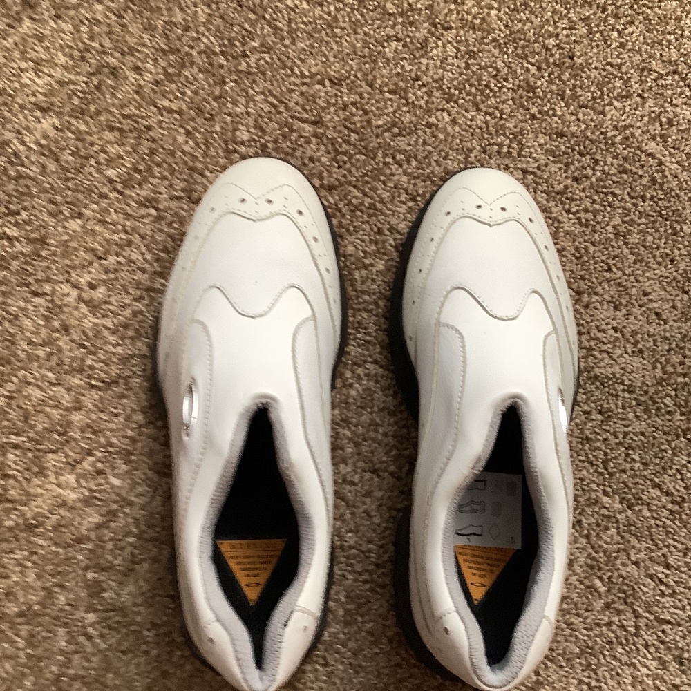 Men’s slip on golf shoes